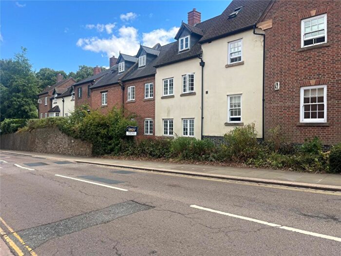 2 Bedroom Apartment For Sale In Market Square, Daventry, Northamptonshire, NN11