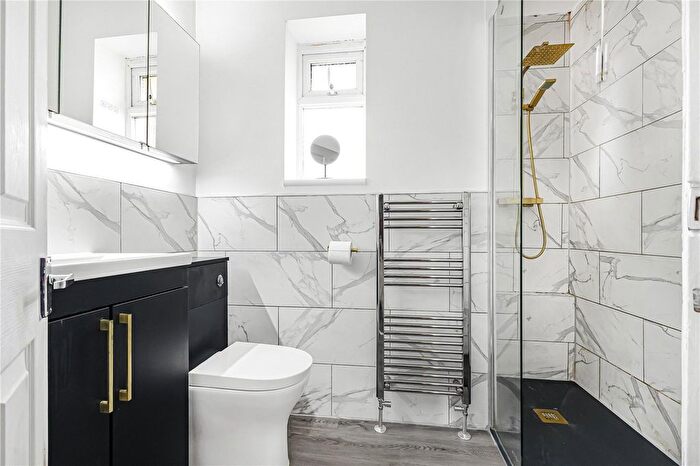 3 Bedroom Semi-Detached House For Sale In Grange Road, Gillingham, Kent, ME7