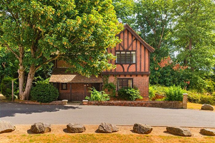 3 Bedroom Detached House For Sale In Putteridge Park, Luton, Hertfordshire, LU2