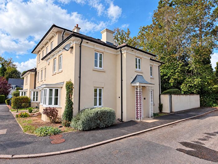 3 Bedroom Town House For Sale In Campriano Drive, Warwick, CV34