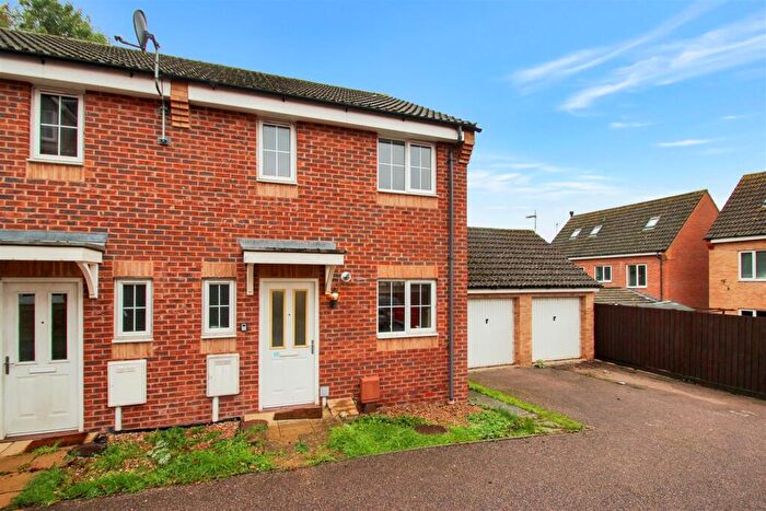 3 Bedroom Semi-Detached House To Rent In Maye Dicks Road, Rushden, NN10