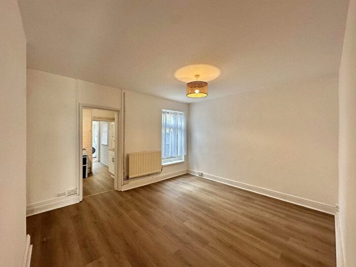 3 Bedroom End Of Terrace House To Rent In Brickfield Lane, Harlington, Hayes, UB3