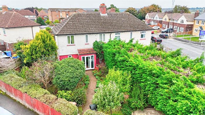 3 Bedroom Semi-Detached House For Sale In Robeck Road, Ipswich, IP3