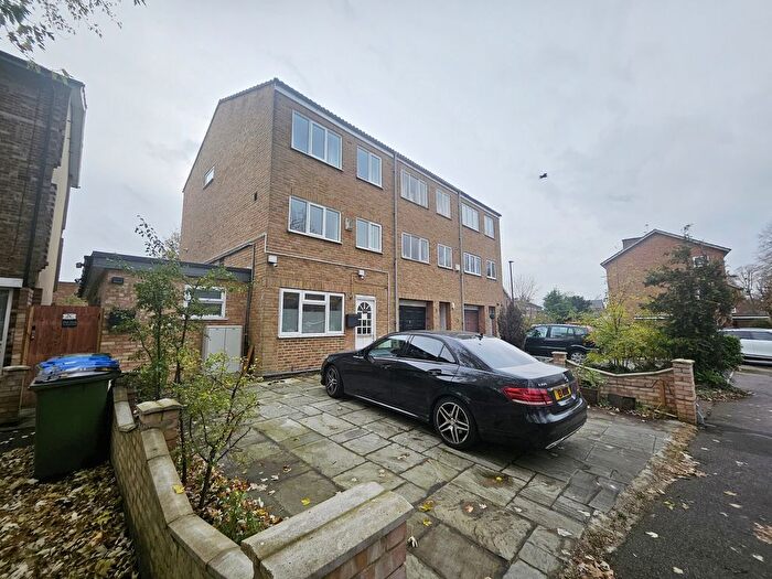 3 Bedroom Flat To Rent In Fairby Road, SE12