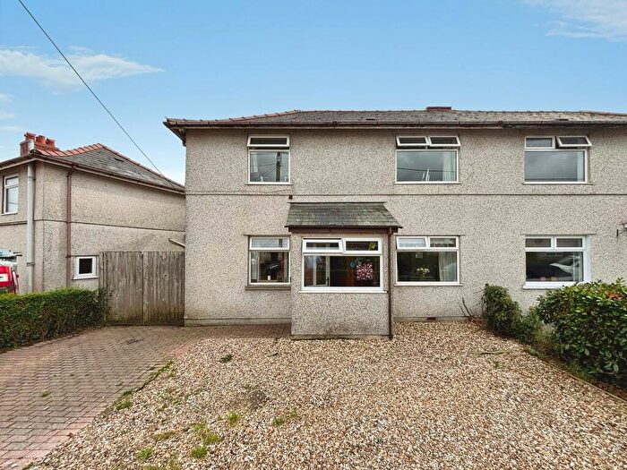 3 Bedroom Semi-Detached House For Sale In Llwyn-on Crescent, Oakdale, NP12