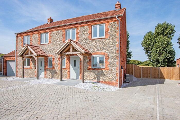 3 Bedroom Semi-Detached House For Sale In Burnham Market, Norfolk, PE31