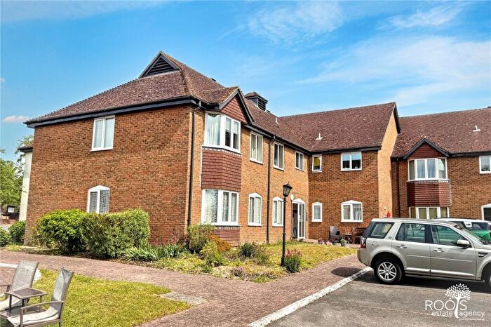 1 Bedroom Apartment For Sale In Ferndale Court, Thatcham, Berkshire, RG19