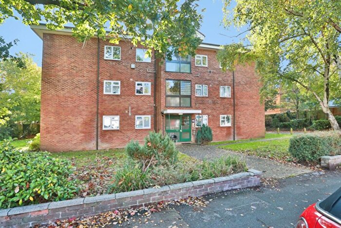 2 Bedroom Flat For Sale In Florence Road, Bournemouth, Dorset, BH5