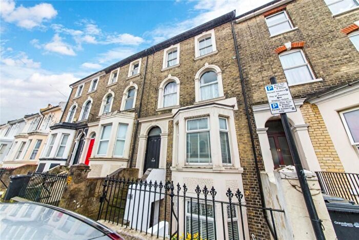 2 Bedroom Flat For Sale In Cobham Street, Gravesend, DA11