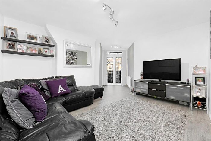 1 Bedroom Flat To Rent In Tilson Gardens, Clapham, SW2