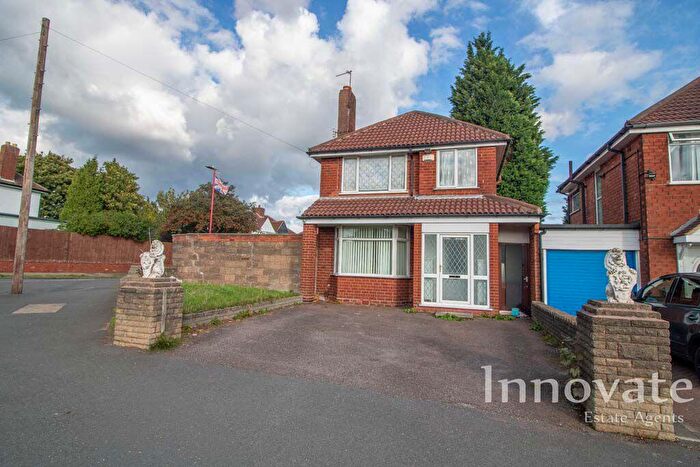 3 Bedroom Detached House For Sale In Kingstanding Road, Birmingham, B44