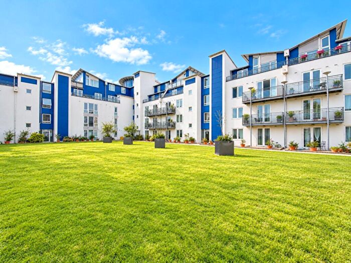 2 Bedroom Apartment For Sale In The Plaza, Sandford Street, Swindon, Wiltshire, SN1
