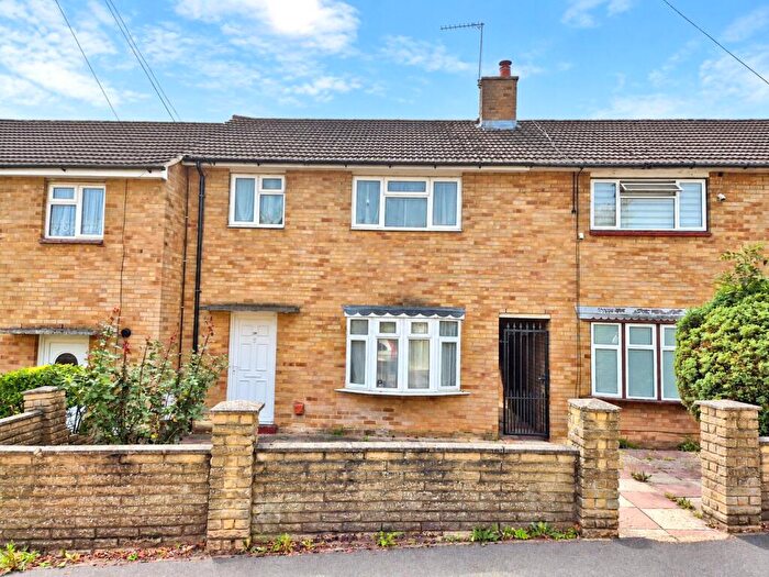 3 Bedroom Terraced House For Sale In Ryecroft Crescent, Barnet, EN5