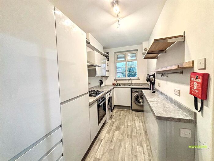 2 Bedroom Flat To Rent In Burnt Ash Hill, London, SE12