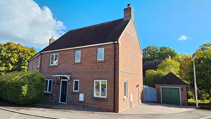 3 Bedroom Semi-Detached House For Sale In Haysoms Drive, Greenham, Thatcham, RG19