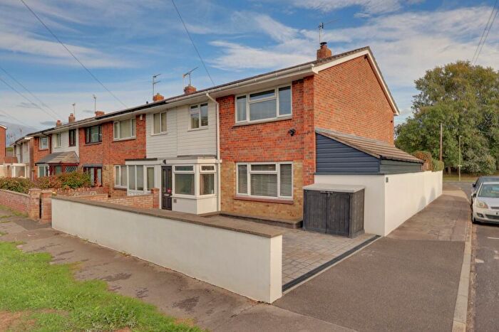 3 Bedroom End Of Terrace House For Sale In Passfield Walk, Havant, PO9