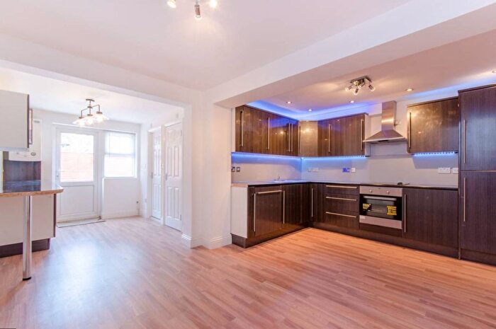 5 Bedroom End Of Terrace House For Sale In Buckingham Road, Stratford, E15