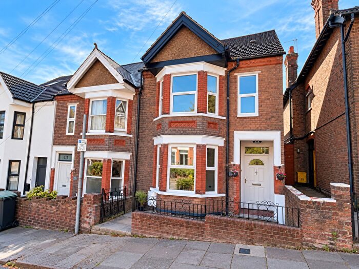 4 Bedroom Semi-Detached House For Sale In Havelock Road, Luton, LU2