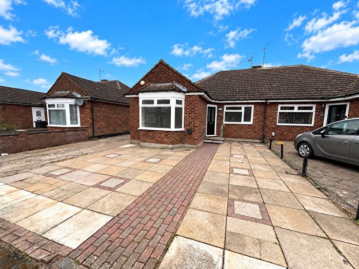 3 Bedroom Bungalow For Sale In Rossfold Road, Luton, Bedfordshire, LU3