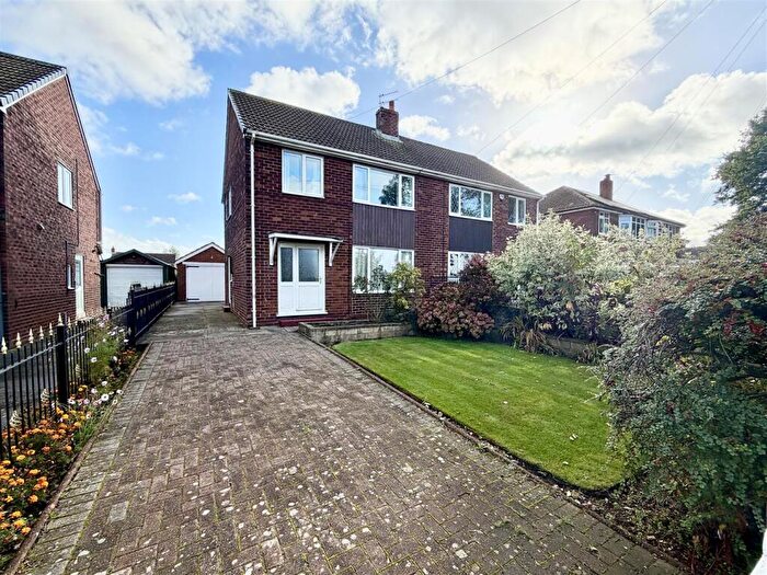 3 Bedroom Semi-Detached House For Sale In Green Lane, Kippax, Leeds, LS25