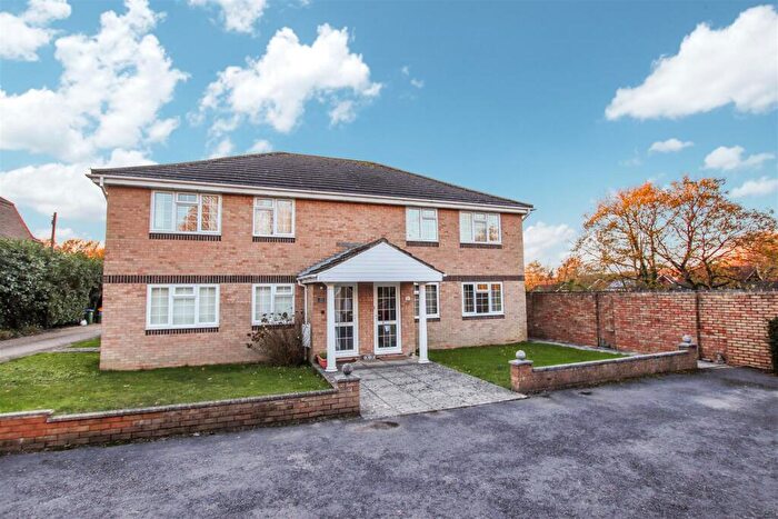 2 Bedroom Maisonette To Rent In Heath Road South, Locks Heath, SO31