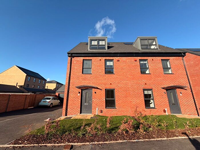 4 Bedroom Semi-Detached House To Rent In Charlotte Fox Lane, Leeds, LS15