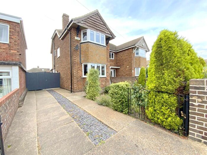3 Bedroom Semi-Detached House For Sale In Braemar Road, Cleethorpes, DN35