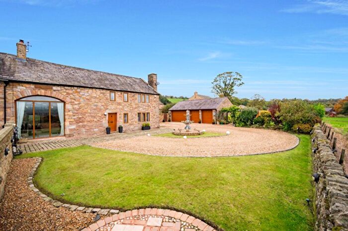 4 Bedroom Barn Conversion For Sale In Pollard Row, Fence, BB12