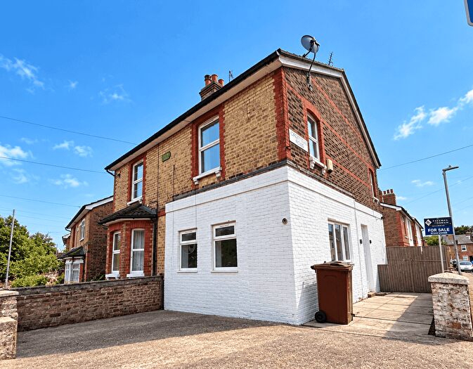 3 Bedroom Semi-Detached House To Rent In Bayhall Road, Tunbridge Wells, TN2