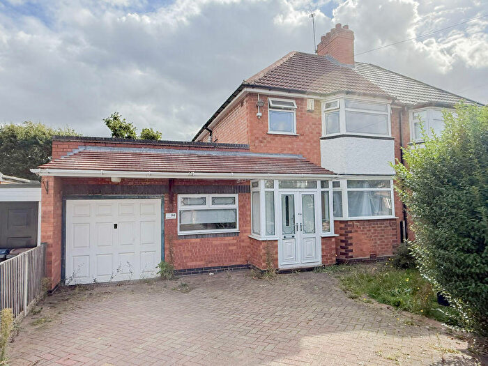 3 Bedroom Semi-Detached House For Sale In Silverdale Road, Birmingham, B24
