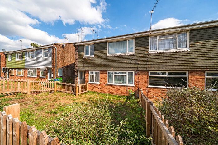 2 Bedroom Maisonette For Sale In Milford Close, London, SE2