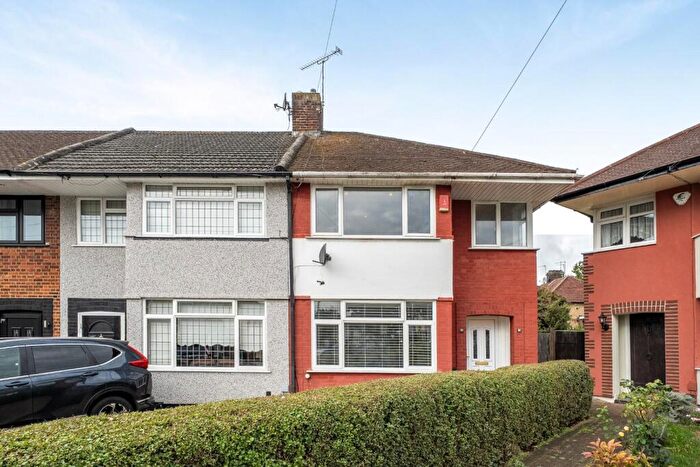 3 Bedroom End Of Terrace House To Rent In Maypole Crescent, Ilford, IG6