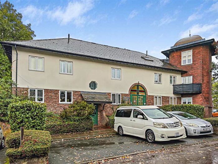 2 Bedroom Flat For Sale In Manor Court, North Chingford, E4