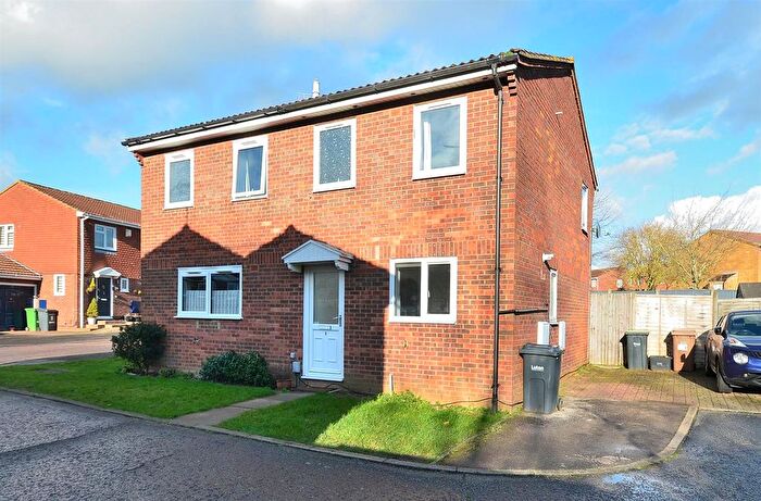 2 Bedroom Semi-Detached House For Sale In Heaton Dell, Wigmore, Luton, LU2