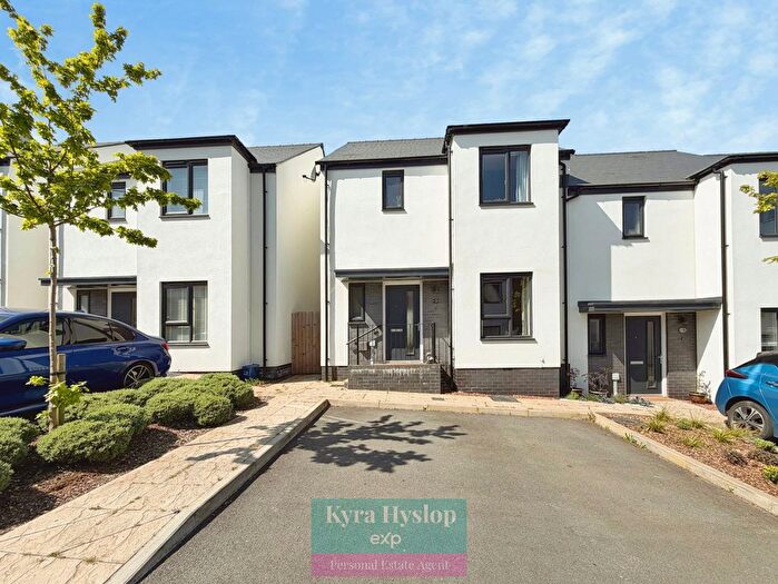 3 Bedroom Semi-Detached House For Sale In Elm Park Way, Exeter, EX1