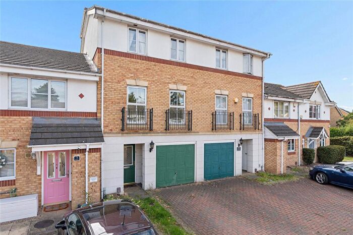 3 Bedroom Terraced House For Sale In Bancroft Chase, Hornchurch, RM12