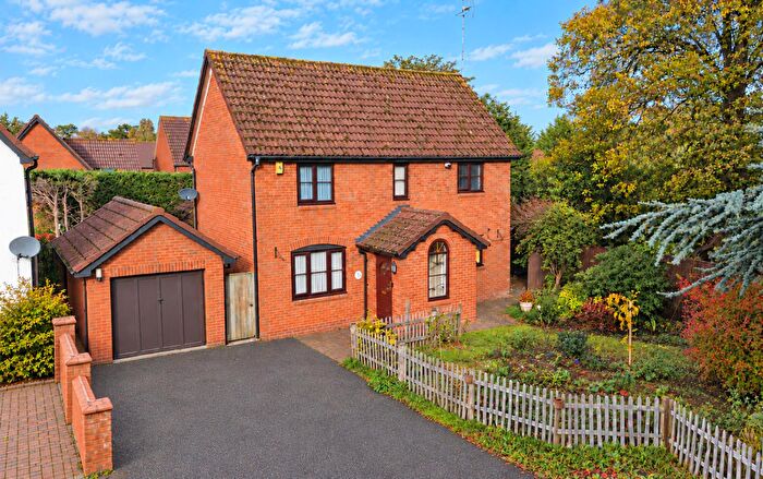 4 Bedroom Detached House For Sale In James Way, Hucclecote, Gloucester, GL3