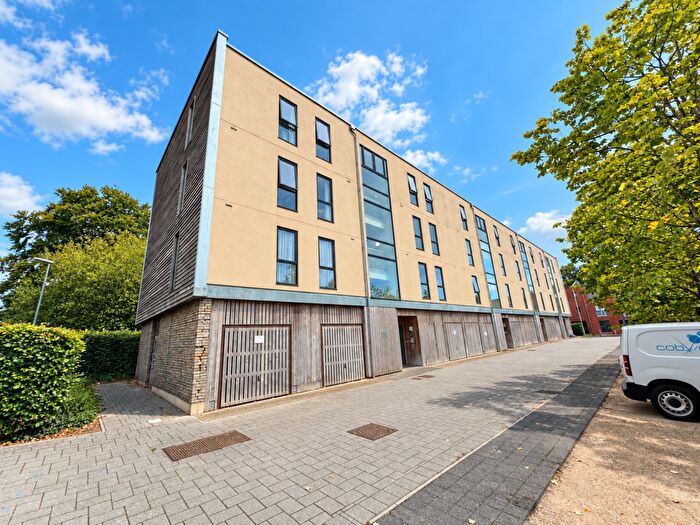 2 Bedroom Apartment For Sale In Lime Tree Square, Street, BA16