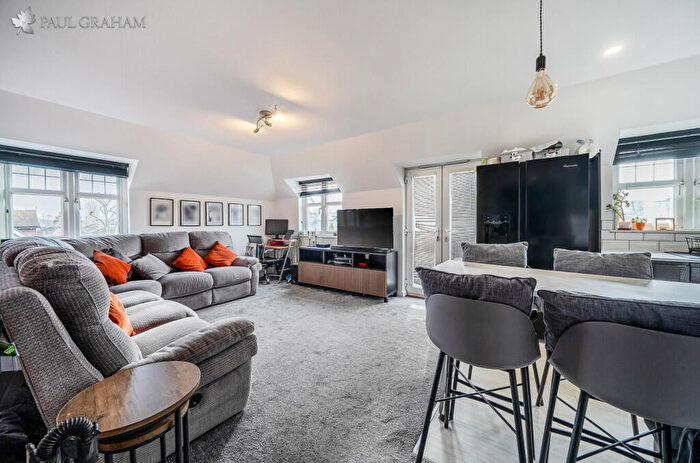 2 Bedroom Flat For Sale In Rochester Road, Carshalton, SM5