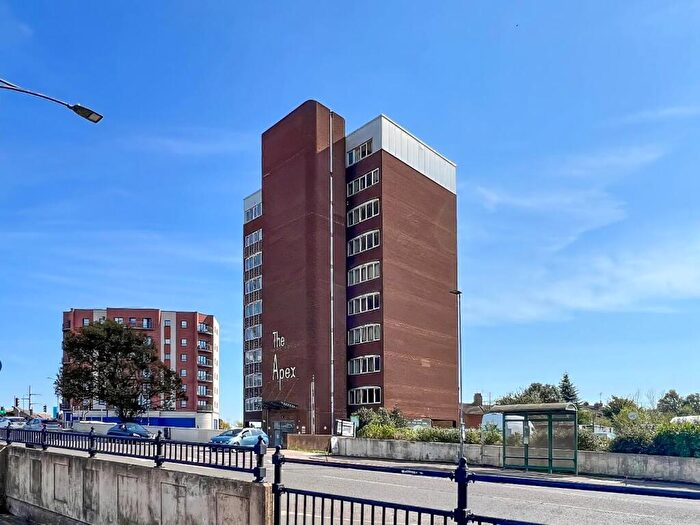 2 Bedroom Apartment For Sale In Oundle Road, Woodston, Peterborough, PE2