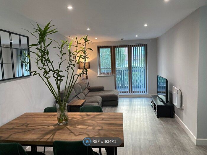 2 Bedroom Flat To Rent In Leamore Court, London, E2