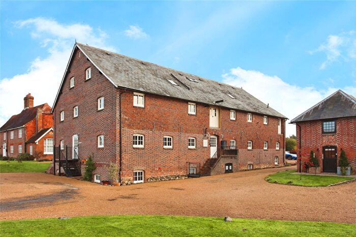 2 Bedroom Flat For Sale In Court Lane, Hadlow, Tonbridge, Kent, TN11