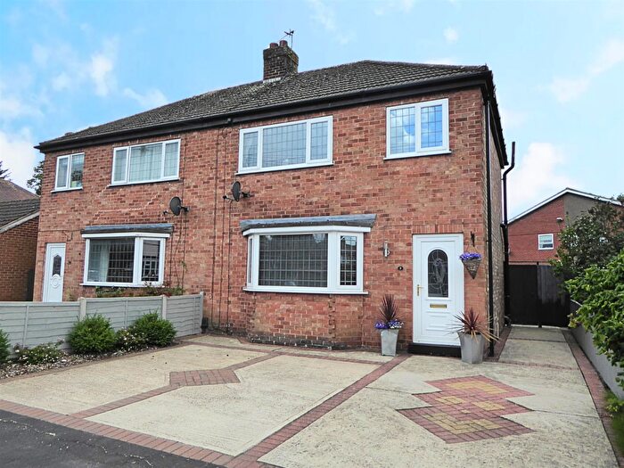 3 Bedroom Semi-Detached House To Rent In Brian Avenue, Waltham, Grimsby, DN37