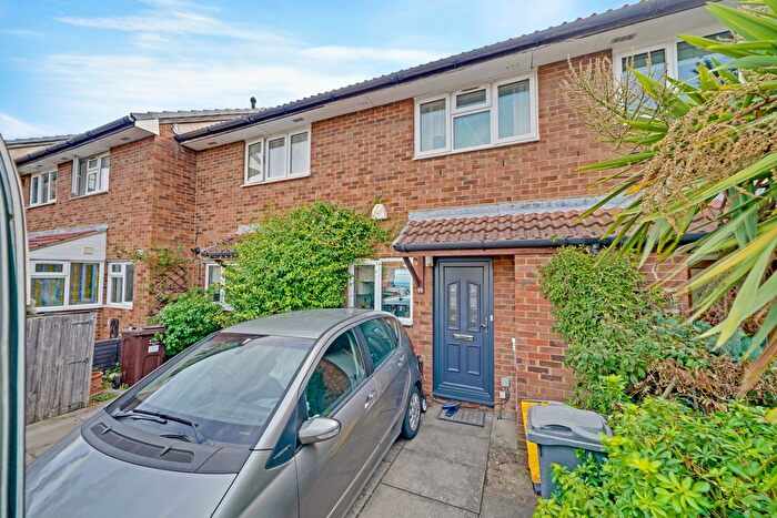 2 Bedroom Terraced House For Sale In Harvesters Close, Isleworth, TW7