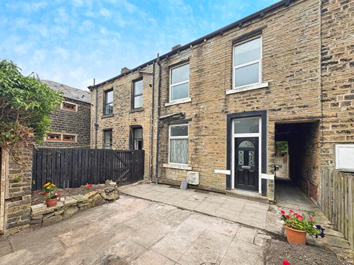 2 Bedroom House To Rent In Victoria Street, Lindley, Huddersfield, West Yorkshire, HD3