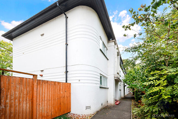 2 Bedroom Apartment For Sale In Morden Court, Morden, SM4