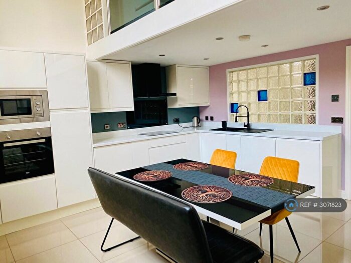 2 Bedroom Flat To Rent In Former Saint Georges Church, Manchester, M15