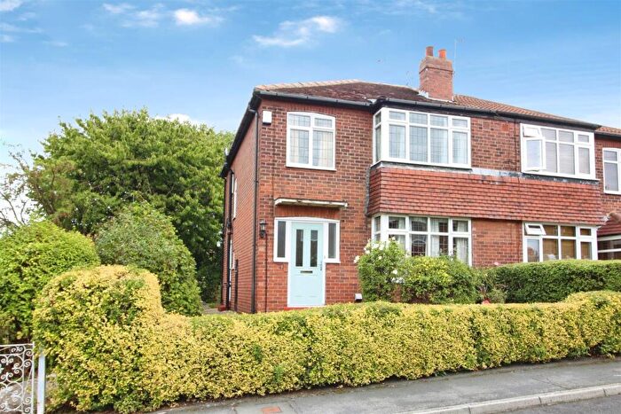 3 Bedroom Semi-Detached House For Sale In Templestowe Hill, Leeds, LS15