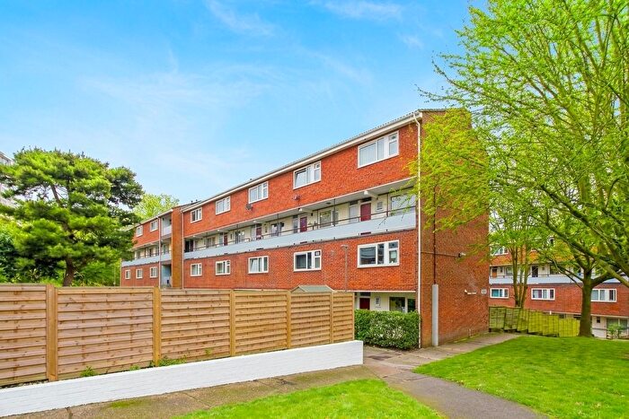 3 Bedroom Property To Rent In Grateley House, Dilton Gardens, SW15