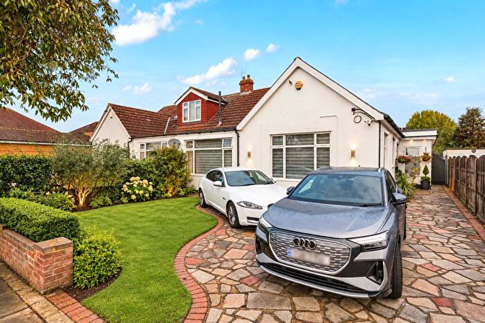 4 Bedroom Bungalow For Sale In Bowford Avenue, Bexleyheath, DA7